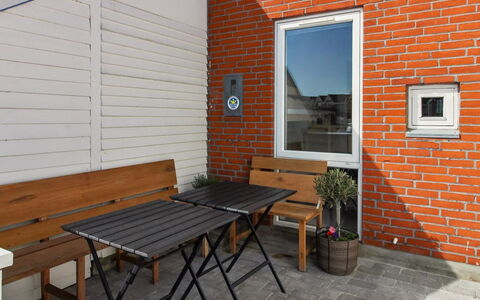 Maarit - 2.3Km from the Sea: Pared, Mueble, Madera, Silla, Suelo, Mueble Para Exteriores, Ladrillo, Mesa Al Aire Libre, Manchas De Madera, Enladrillado