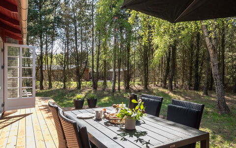 Epiphania - 900M from the Sea: Mueble, Madera, Mueble Para Exteriores, Mesa, Silla, Mesa Al Aire Libre, Cocina Y Comedor Mesa, Jardín, Sombra