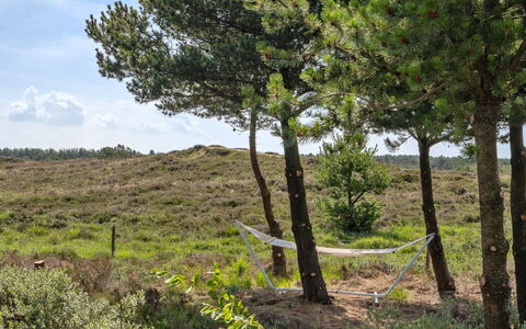 Dorti - 3Km from the Sea: Arbusto, Diseño Urbano, Cobertura Del Suelo, Ladrillo, Departamento, Inmuebles, Enladrillado, Balcón, Paisajismo