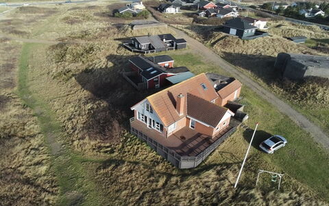 Helfrida - 350M from the Sea: Casa, Techo, Casa, Barrio Residencial, Área Rural, Cabaña, El Terreno Del Lote, Llanura, Asentamientos Humanos, Pueblo