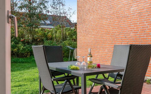 Palni - 2.3Km from the Sea: Mueble, Mueble Para Exteriores, Mesa, Silla, Mesa Al Aire Libre, Cocina Y Comedor Mesa, Patio, Mesa De Café, Comedor, Manchas De Madera