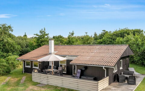 Solborg - 400M from the Sea: Techo, Madera, Casa, Casa, Cabaña, Arquitectura, Porche, El Terreno Del Lote, Área Rural, Inmuebles