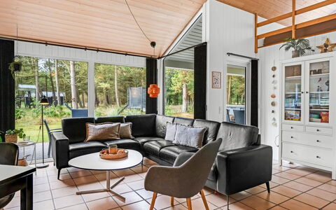 Jensen - 700M to the Fjord: Diseño De Interiores, Sofá, Piso, Techo, Sala, Suelo, Mueble, Casa, Suelos De Madera