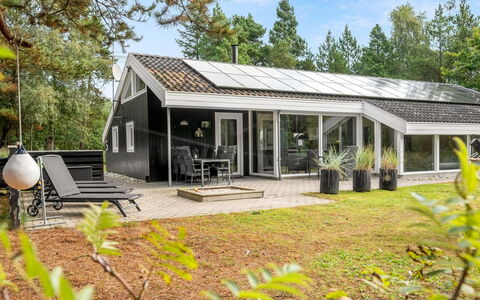Jensen - 700M to the Fjord: Casa, Techo, Cabaña, Inmuebles, Casa De Campo, Vía Muerta, Paisajismo, Edificios Del Jardín, Porche, Estructura Al Aire Libre