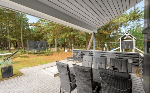 Jensen - 700M to the Fjord: Madera, Porche, Casa, Sombra, Cubierta, Madera Dura, Vía Muerta, Tablón, Estructura Al Aire Libre, Mueble Para Exteriores