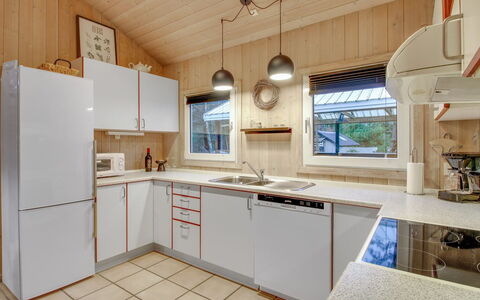 Jensen - 700M to the Fjord: Cocina, Mostrador, Aparato De Cocina, Diseño De Interiores, Piso, Electrodoméstico, Madera, Techo, Gabinetes, Lámpara