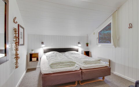 Jensen - 700M to the Fjord: Madera, Techo, Habitación, Diseño De Interiores, Cama, Casa, Sábana, Lecho, Habitación, Marco De La Cama