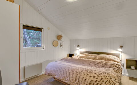 Jensen - 700M to the Fjord: Diseño De Interiores, Habitación, Cama, Techo, Madera, Piso, Suelo, Sábana, Lecho, Habitación