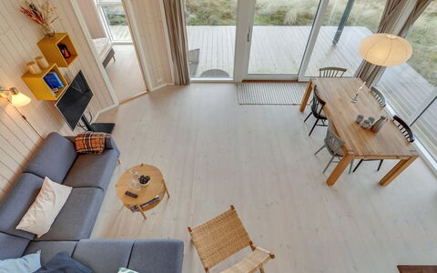 Marjorie - 400M from the Sea: Piso, Madera, Mueble, Suelo, Diseño De Interiores, Suelos De Madera, Techo, Cocina Y Comedor Mesa, Silla, Sala