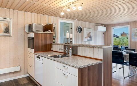 Ottar - 400M from the Sea: Madera, Mostrador, Diseño De Interiores, Piso, Cocina, Mueble, Suelo, Gabinetes, Techo, Casa