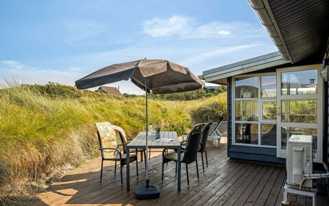 Ottar - 400M from the Sea: Silla, Mueble Para Exteriores, Sombra, Cubierta, Madera Dura, Porche, Mesa Al Aire Libre, Tablón, Patio, Balcón