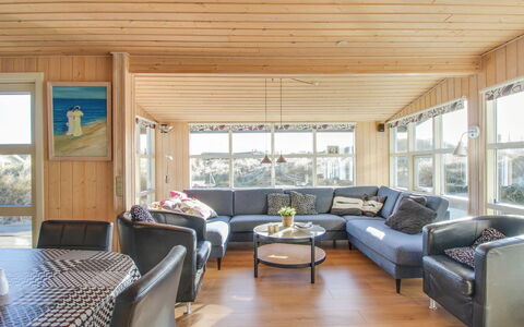 Ottar - 400M from the Sea: Diseño De Interiores, Mueble, Madera, Sofá, Techo, Suelo, Piso, Sala, Habitación, Casa