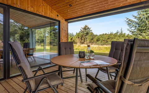 Alena - 1Km from the Sea: Madera, Mueble, Casa, Madera Dura, Cabaña, Edificios Del Jardín, Porche, Cuarto De Troncos, Silla, Manchas De Madera