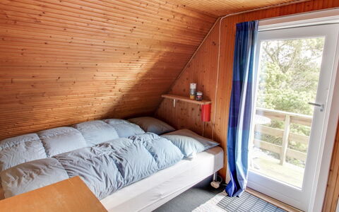 Kanutte - 400M from the Sea: Madera, Mueble, Piso, Manchas De Madera, Suelo, Casa, Madera Dura, Habitación, Silla, Cuarto De Troncos