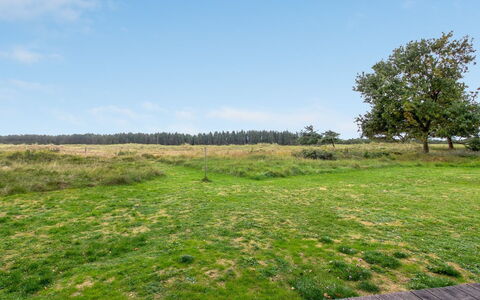 Tuulikki - 1.6Km from the Sea: Techo, Casa, Casa, Cabaña, Vía Muerta, Inmuebles, Entrada De Coches, Edificios Del Jardín, Yarda, Cobertizo