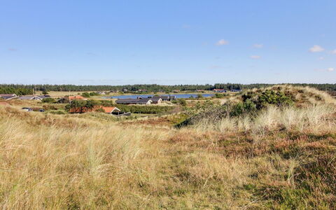 Lykke - 800M from the Sea: Arbusto, Diseño Urbano, Cobertura Del Suelo, Ladrillo, Departamento, Inmuebles, Enladrillado, Balcón, Paisajismo