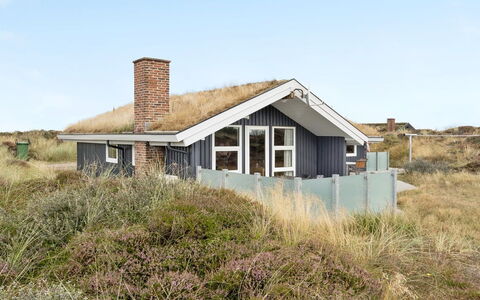 Tennie - 300M from the Sea: Techo, Cabaña, Arquitectura, Casa, Casa, El Terreno Del Lote, \Choza, Casa De Campo, Cubrir Con Paja, Inmuebles