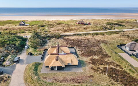 Rother - 100M from the Sea: Casa, Casa, Techo, Barrio Residencial, Cabaña, Inmuebles, Casa De Campo, Césped, Paisajismo, Vía Muerta
