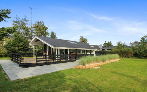 Hildegarde - 900M from the Sea: Sombra, Césped, Estructura Al Aire Libre, Diseño, Yarda, Paisajismo, Porche, Parque, Casa De Campo, Cerca