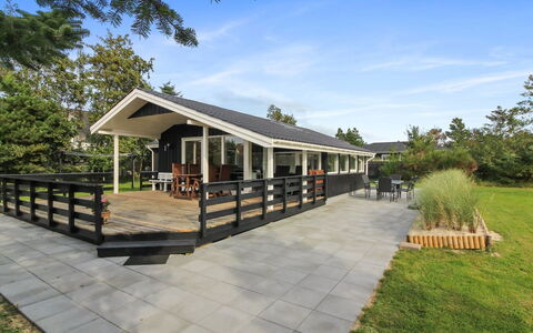 Hildegarde - 900M from the Sea: Porche, Sombra, Madera Dura, Cubierta, Estructura Al Aire Libre, Tablón, Diseño, Manchas De Madera, Pérgola, Pasarela
