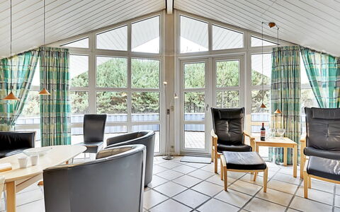 Guththorm - 600M from the Sea: Mueble, Diseño De Interiores, Techo, Sofá, Suelo, Piso, Silla, Sala, Puerta