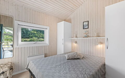 Sviðandi - 1.5Km from the Sea: Madera, Habitación, Techo, Cama, Suelo, Diseño De Interiores, Piso, Casa, Sábana, Lecho