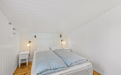Dortea - 600M from the Sea: Madera, Piso, Techo, Suelo, Diseño De Interiores, Habitación, Suelos De Madera, Habitación, Cama, Tablón