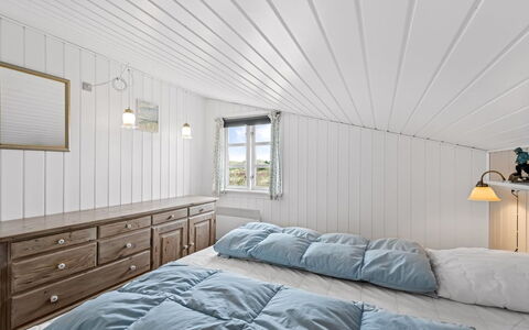 Dortea - 600M from the Sea: Techo, Diseño De Interiores, Madera, Habitación, Piso, Suelo, Cama, Encendiendo, Lecho, Sábana