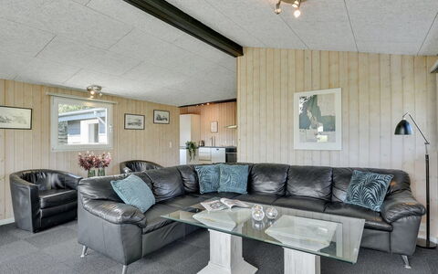 Jess - from the Sea: Techo, Madera, Mueble, Diseño De Interiores, Piso, Suelo, Sofá, Casa, Habitación, Sala