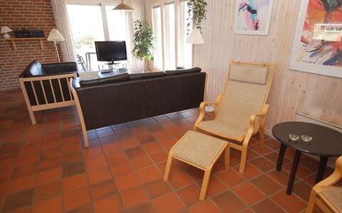Riborg - from the Sea: Mueble, Piso, Suelo, Madera, Diseño De Interiores, Silla, Suelos De Madera, Habitación, Manchas De Madera, Sala