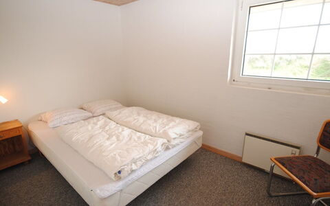 Riborg - from the Sea: Habitación, Pared, Cama, Madera, Suelo, Sábana, Piso, Lecho, Diseño De Interiores, Marco De La Cama