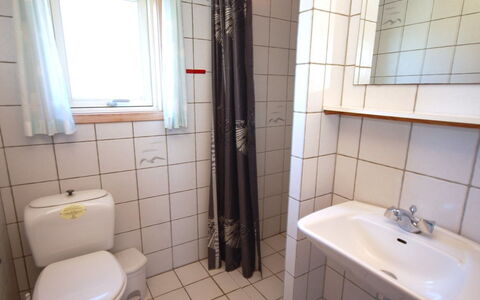 Riborg - from the Sea: Arreglo De Tubería, Pared, Baño, Lavabo Del Baño, Asiento Del Baño, Piso, Suelo, Lavabo, Baño, Plomería