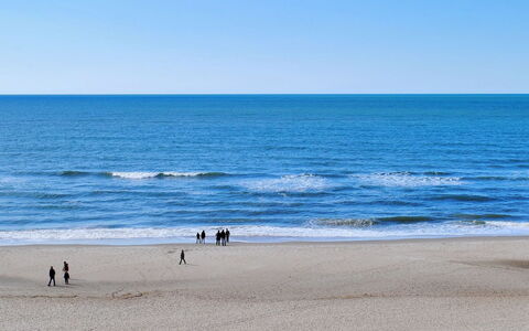 Jannike - 100M from the Sea: Azul, Agua, Cuerpo De Agua, Playa, Entorno Natural, Horizonte, Mar, Costa