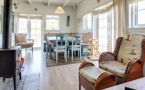 Eleonore - 100M from the Sea: Piscina, Ciudad De Vacaciones