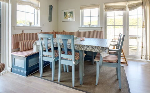 Eleonore - 100M from the Sea: Piscina, Ciudad De Vacaciones