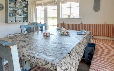 Eleonore - 100M from the Sea: Piscina, Ciudad De Vacaciones