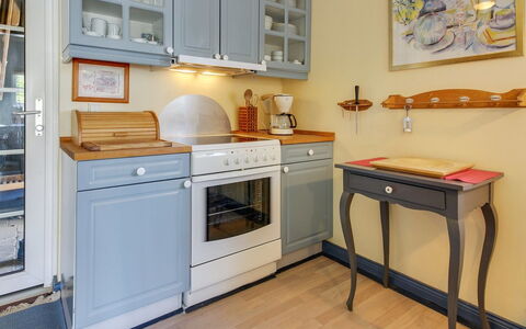 Eleonore - 100M from the Sea: Piscina, Ciudad De Vacaciones