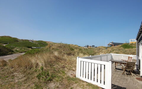 Eleonore - 100M from the Sea: Casa, Techo, Casa, Cabaña, Cobertizo, Edificios Del Jardín, Vía Muerta, Yarda, Cuarto De Troncos, \Choza