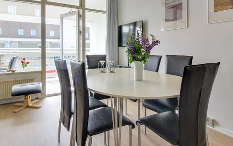 Pavlinka - 200M from the Sea: Mueble, Diseño De Interiores, Piso, Suelo, Techo, Madera, Silla, Comedor, Cocina Y Comedor Mesa, Mesa