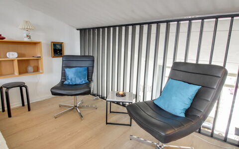 Pavlinka - 200M from the Sea: Mueble, Diseño De Interiores, Piso, Suelo, Madera, Encendiendo, Habitación, Sala, Silla, Casa