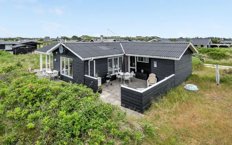 Marika - 500M from the Sea