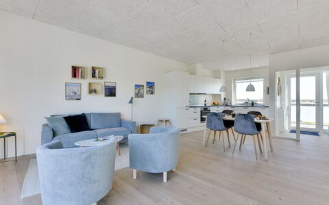 Aiana - 250M from the Sea: Piso, Techo, Suelo, Diseño De Interiores, Mueble, Habitación, Silla, Departamento, Suelos De Madera, Sala