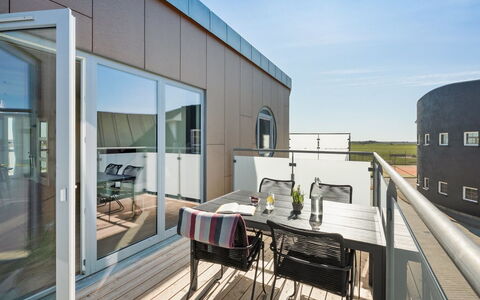 Aiana - 250M from the Sea: Techo, Cabaña, Casa, Sombra, Vía Muerta, Casa De Campo, Porche, Estructura Al Aire Libre, Edificios Del Jardín