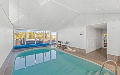 Bela - from the Sea: Techo, Piso, Suelo, Diseño De Interiores, Material Compuesto, Piscina, Diseño, Sombra, Madera Dura, La Luz Del Día