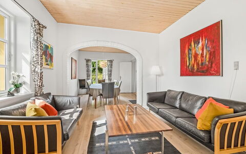 Urte - from the Sea: Mueble, Diseño De Interiores, Piso, Sofá, Suelo, Madera, Techo, Suelos De Madera, Mesa, Sala