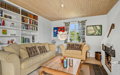 Urte - from the Sea: Mueble, Diseño De Interiores, Sofá, Piso, Suelo, Madera, Techo, Sala, Habitación, Suelos De Madera