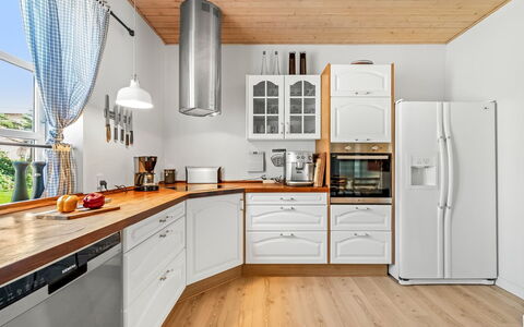 Urte - from the Sea: Cocina, Aparato De Cocina, Piso, Electrodoméstico, Madera, Gabinetes, Mostrador, Mueble, Diseño De Interiores, Suelo