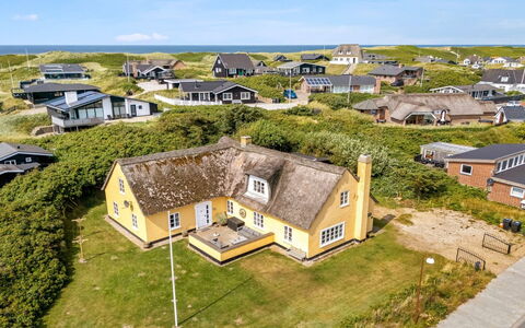 Urte - from the Sea: Casa, Techo, Casa, Cabaña, Cobertizo, Edificios Del Jardín, Vía Muerta, Yarda, Cuarto De Troncos, \Choza