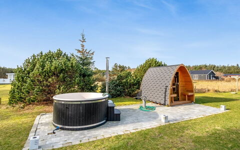 Sissan - 900M from the Sea: Techo, El Terreno Del Lote, Cabaña, Casa, Área Rural, Cobertizo, Vía Muerta, Edificios Del Jardín, Cuarto De Troncos, \Choza