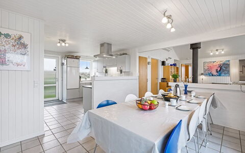 Gottfreda - 330M to the Fjord: Techo, Piso, Suelo, Diseño De Interiores, Casa, Mueble, Puerta, Silla, Cocina, Mostrador